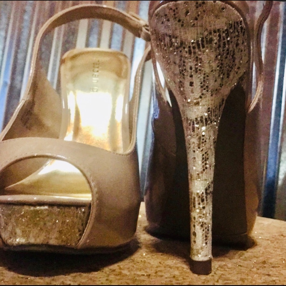 Madden Girl nude patent leather peep toe - Picture 4 of 8